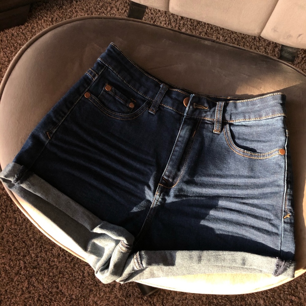 🍑Fashion Nova high waisted shorts🍑